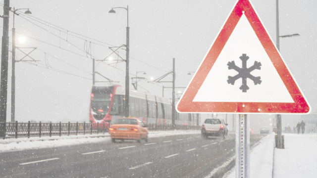14-Useful-Tips-for-Driving-in-the-Snow