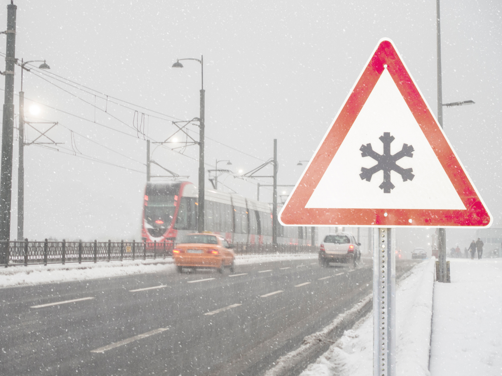 14-Useful-Tips-for-Driving-in-the-Snow