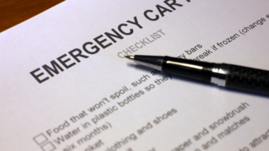 11-Essential-Things-In-Your-Roadside-Emergency-Kit