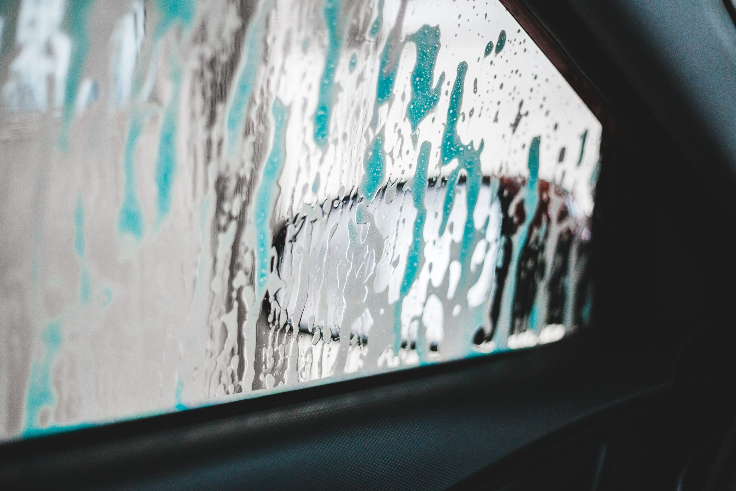 How to clean car windows without streaks