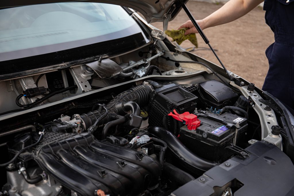 How long to leave battery disconnected to reset car computer