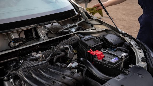 How long to leave battery disconnected to reset car computer