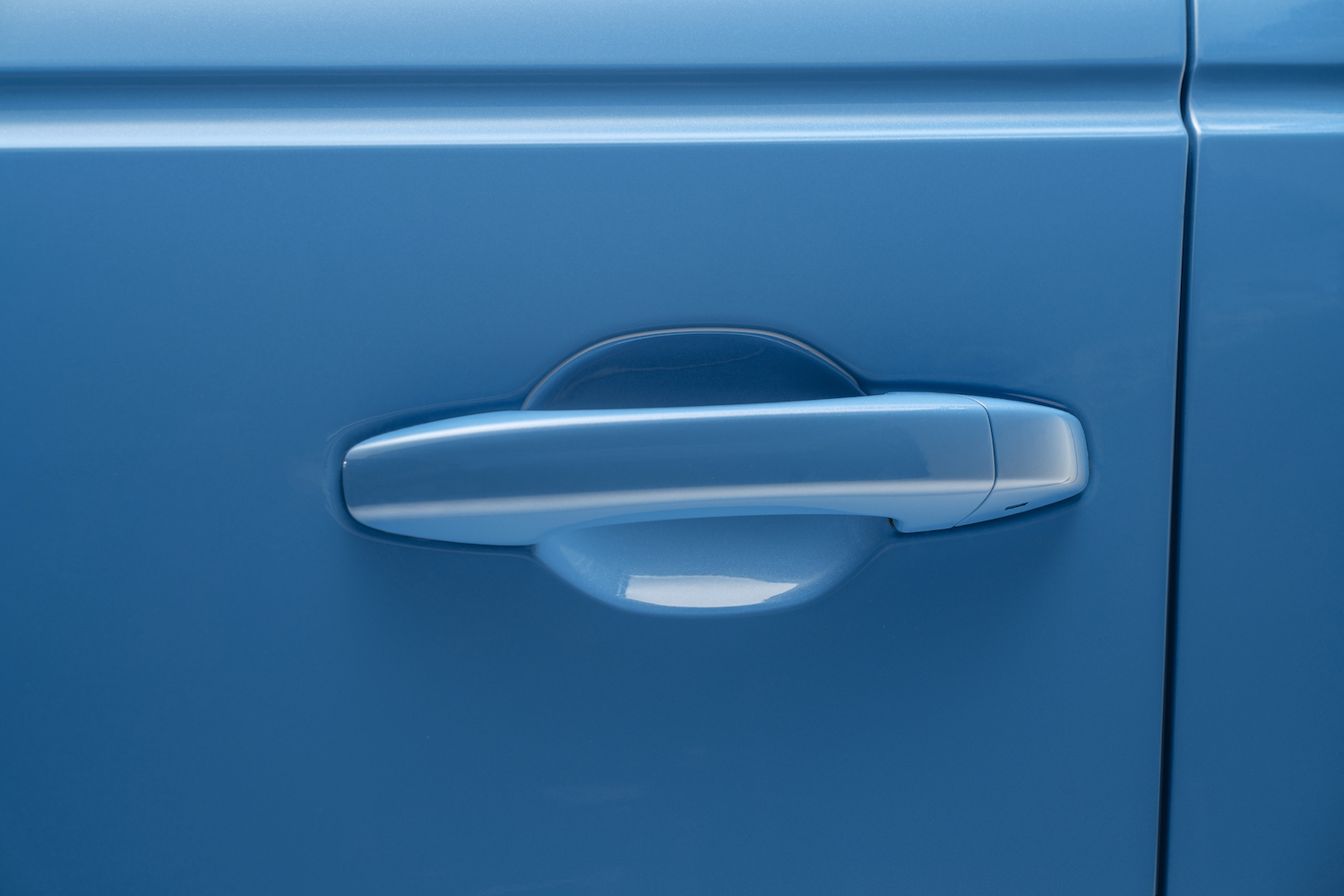 How to Open a Frozen Car Door Without Breaking the Handle or Seal - motoringchronicle