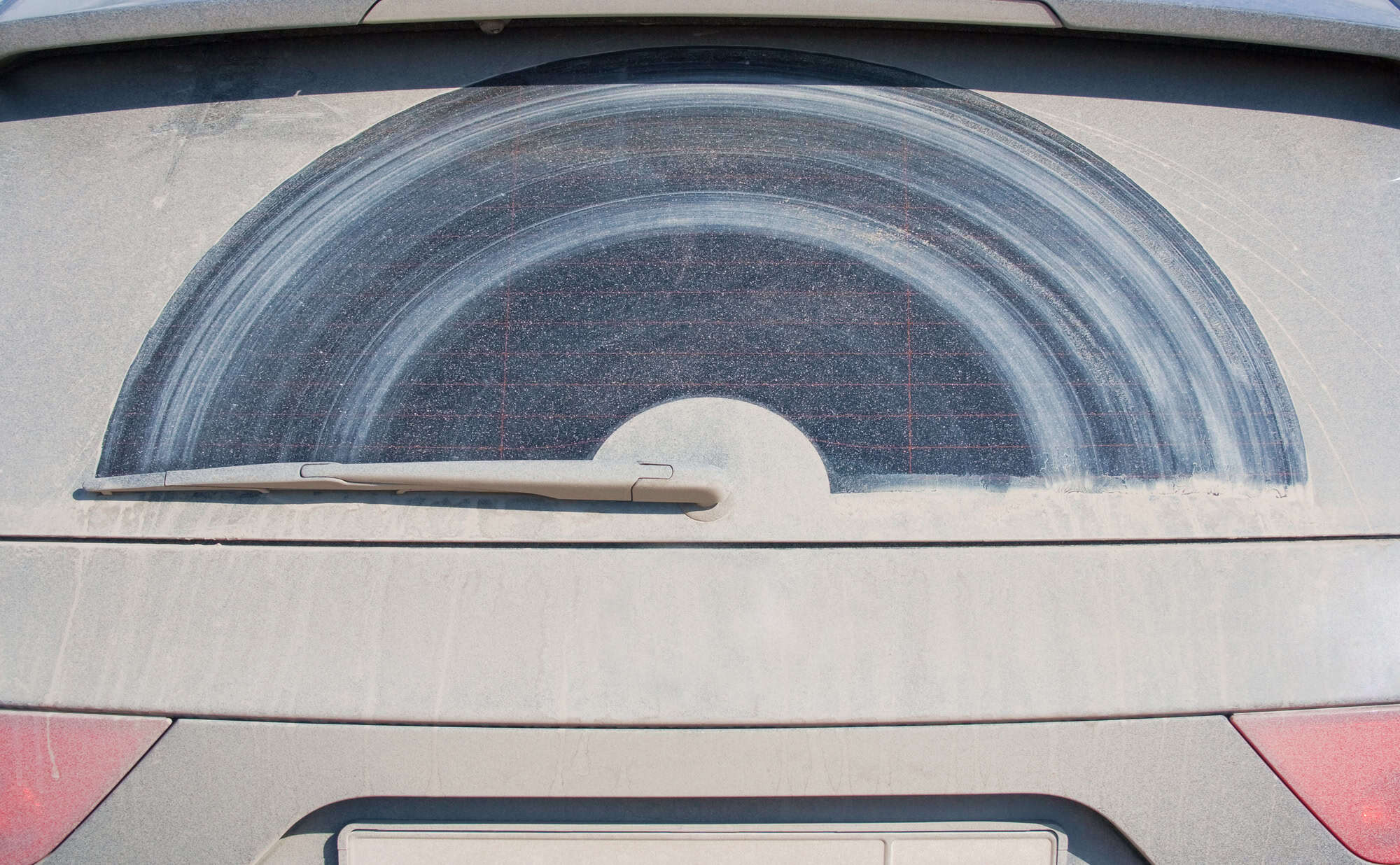 Why Clean Wiper Blades Still Smear on Some Cars - motoringchronicle