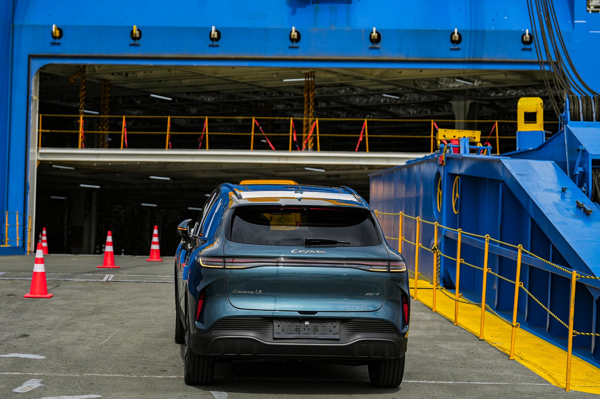 LEPAS L8 SUV Priced From £34,900 as First UK Cars Set Sail for Britain - motoringchronicle