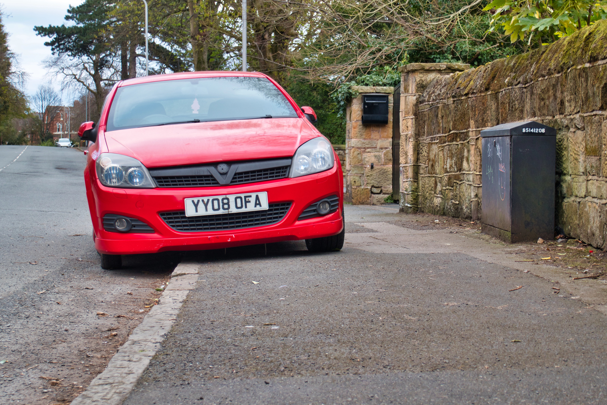 How England's New Pavement Parking Fines Will Work (and Who Gets the Power to Issue Them) - motoringchronicle