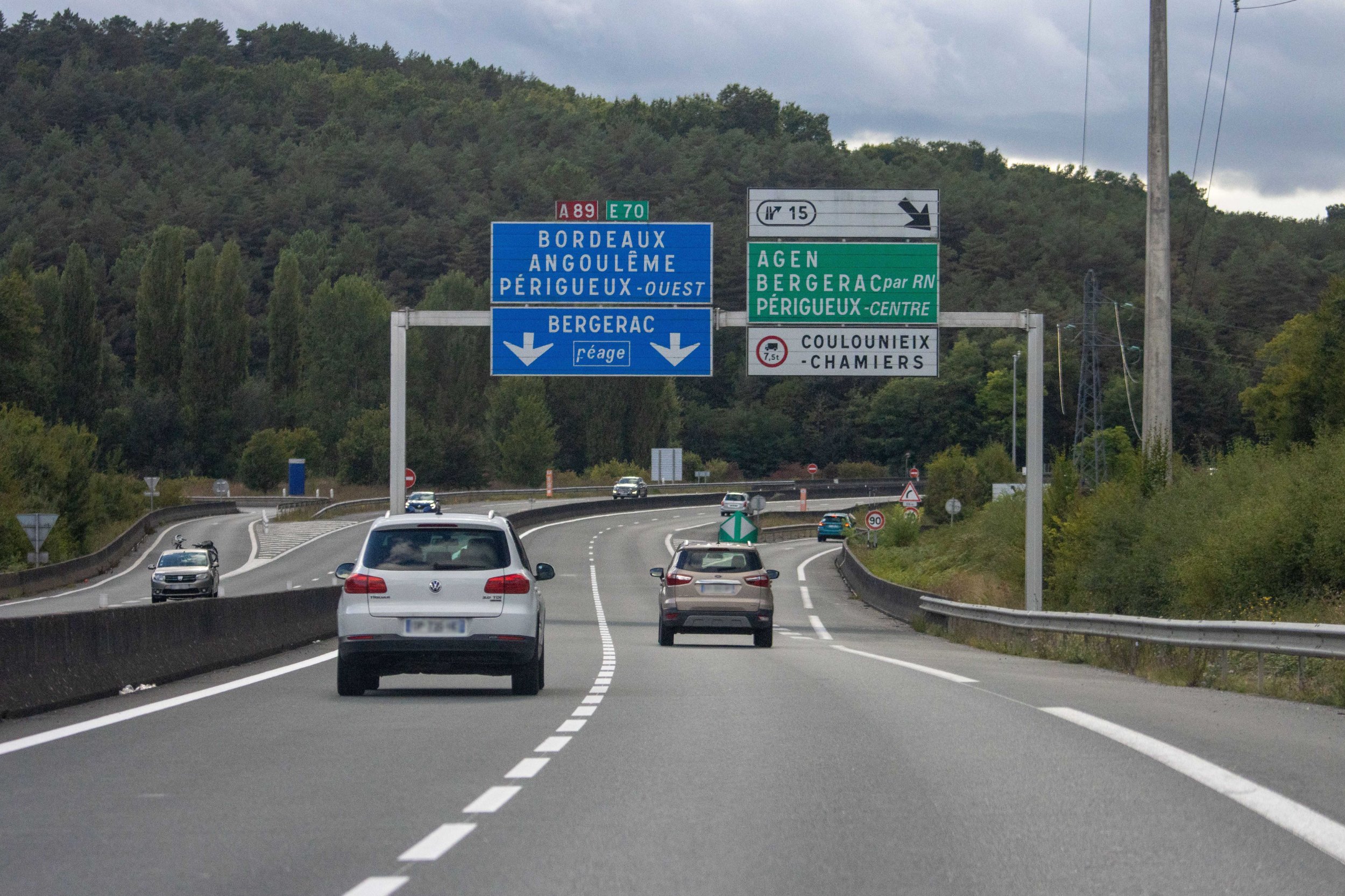 UK Drivers Face £200 in French Tolls and €140 Fines for Missing Stickers - motoringchronicle