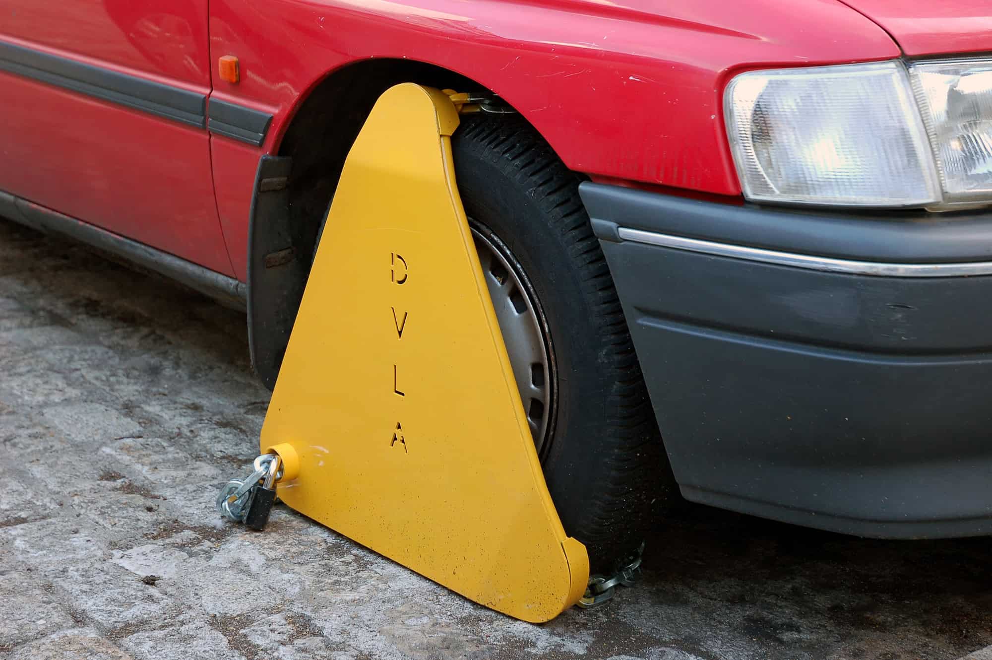 How 28,000 UK Drivers Illegally Removed a DVLA Wheel Clamp Last Year - motoringchronicle