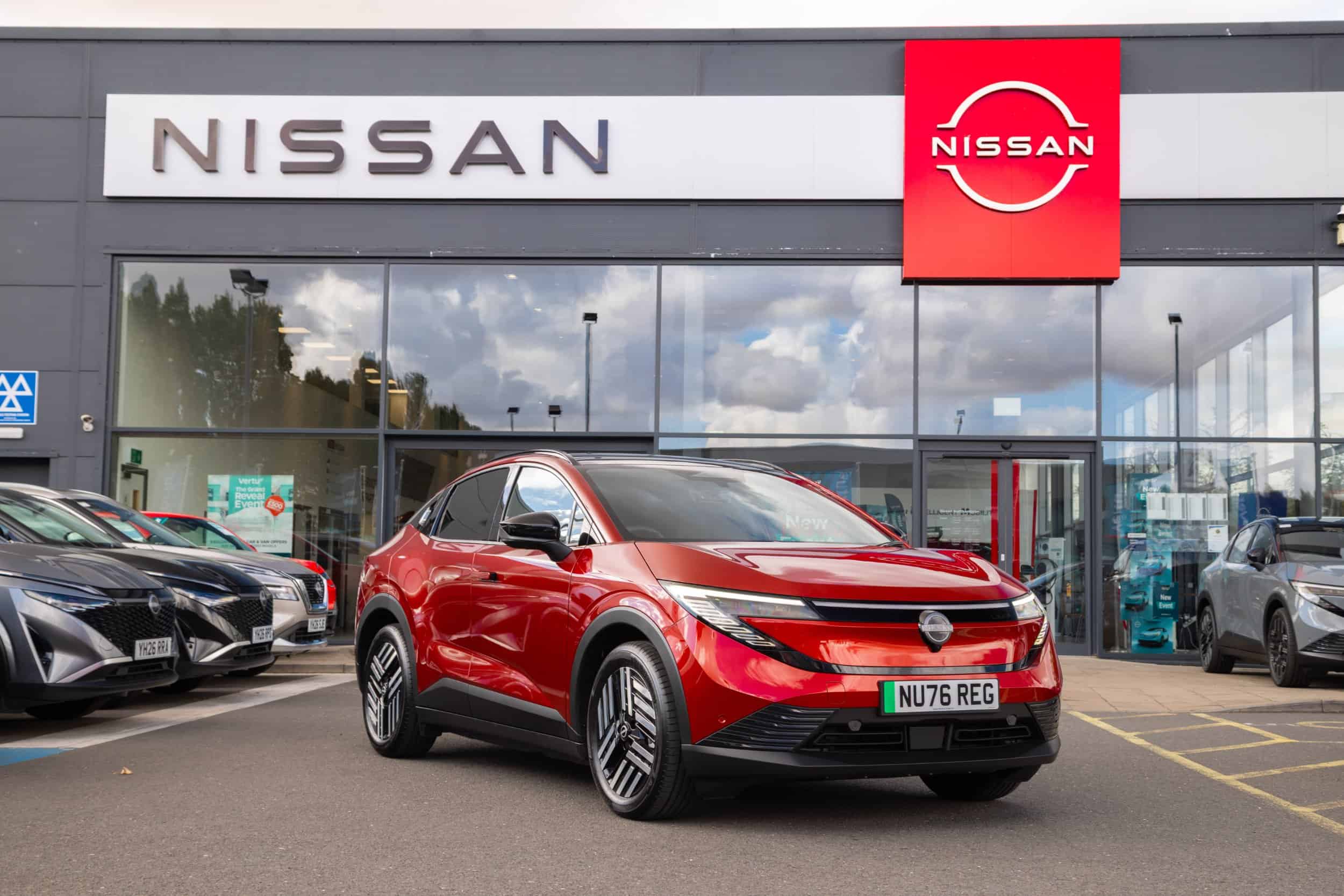 Nissan LEAF PCP Deals From £321 a Month for New 76-Plate Cars - motoringchronicle