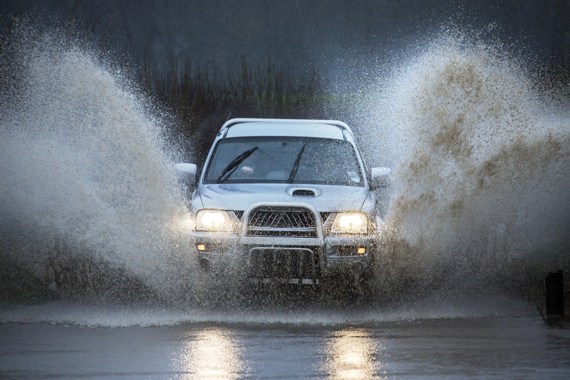What to Do If Your Car Aquaplanes (and How Tyre Tread Affects Risk) - motoringchronicle