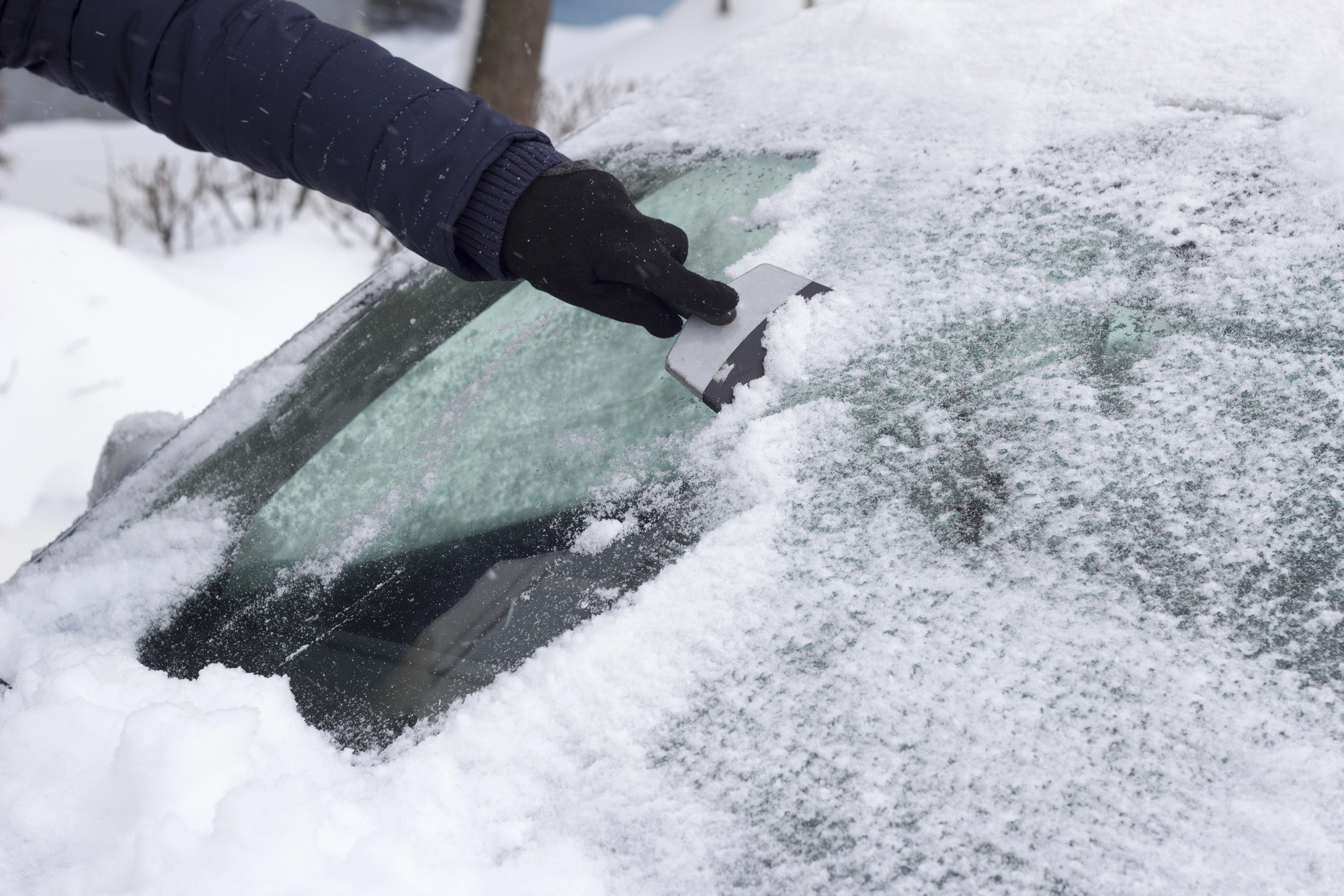 How Every UK Driver Can De-Ice a Windscreen Without Risking a £60 Fine - Motoring Chronicle