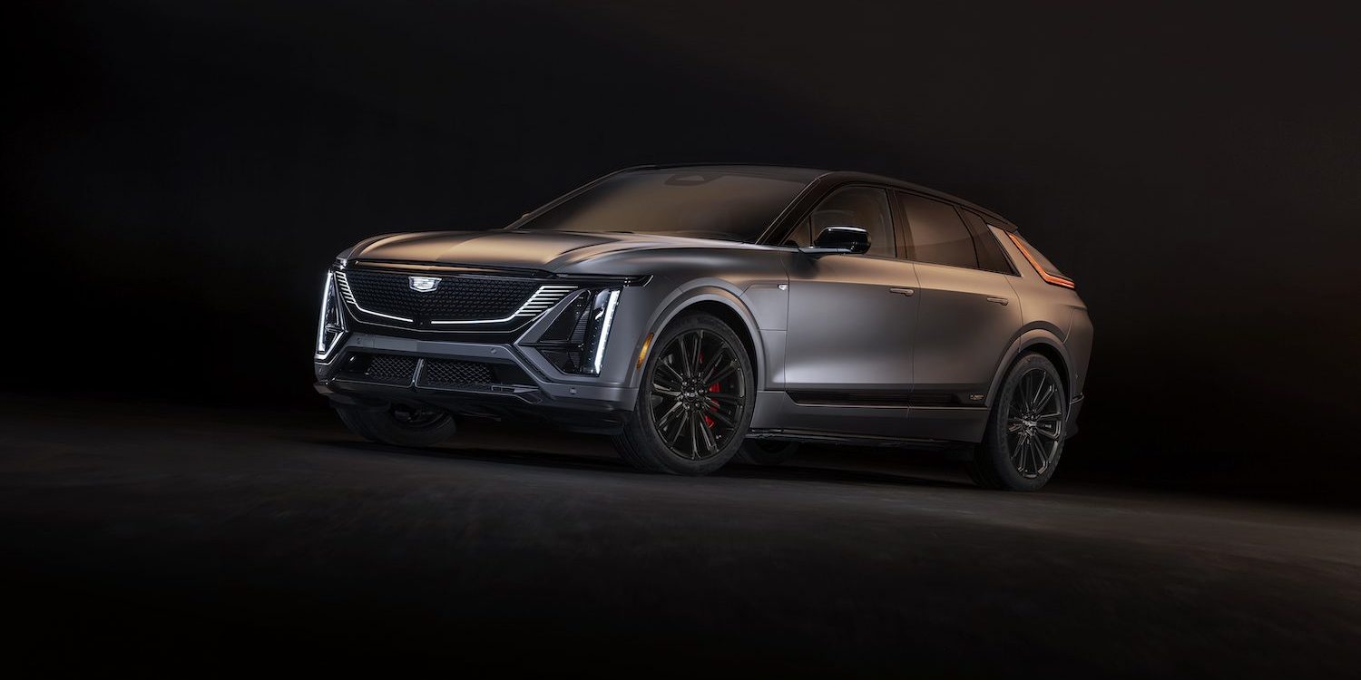 Front 3/4 view of the 2026 Cadillac LYRIQ-V in Magnus Metal Frost.