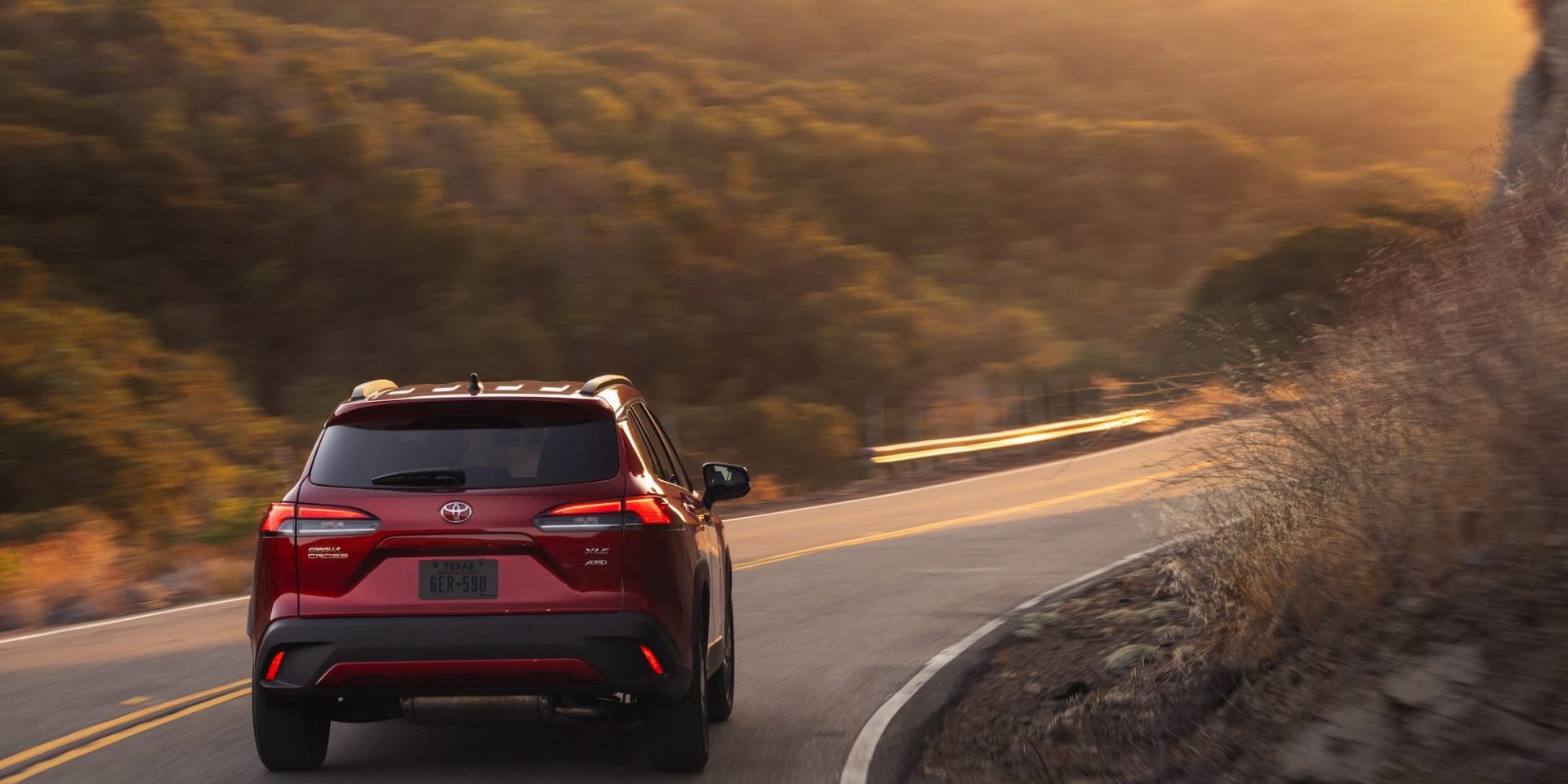2026_Toyota_CorollaCross_XLE_AWD_SoulRedCrystal_205_NR
