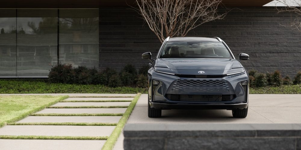 2026_Toyota_Crown-Signia_Limited_StormCloud_003