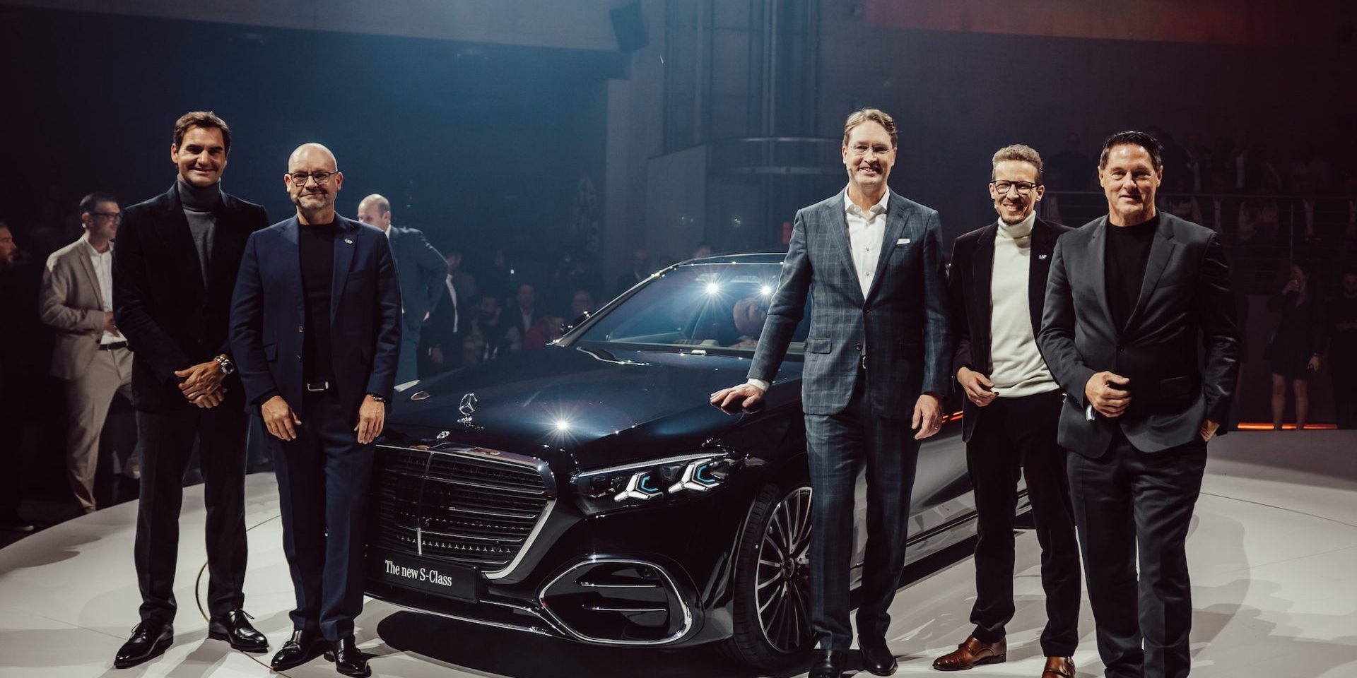 
World Premiere of the new Mercedes-Benz S-Class. Stuttgart, 2026. f.l.t.r. Roger Federer, brand ambassador and 20-time Grand Slam winner | Jörg Burzer, Member of the Board of Management of Mercedes-Benz Group AG. Chief Technology Officer, Development &amp; Procurement | Ola Källenius, Chairman of the Board of Management of Mercedes-Benz Group AG | Mathias Geisen, Member of the Board of Management of Mercedes-Benz Group AG. Sales &amp; Customer Experience | Gorden Wagener, Chief Design Officer, Mercedes-Benz Group AG