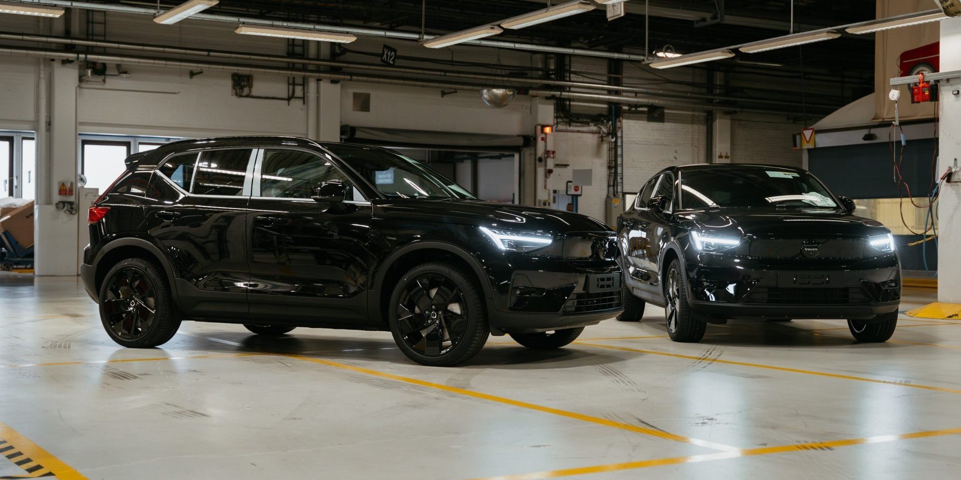 Volvo EX40 and EC40 Black Edition