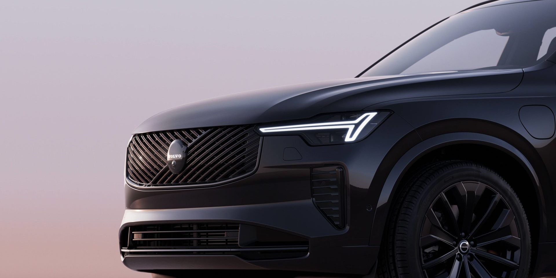 Volvo XC90 Black Edition exterior
