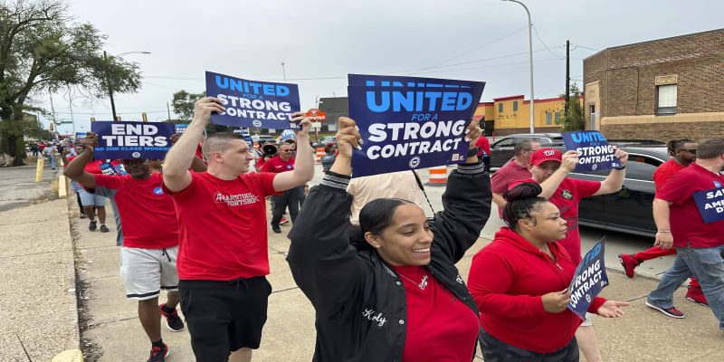 Autoworkers vote overwhelmingly to let UAW leaders call strikes against Detroit companies