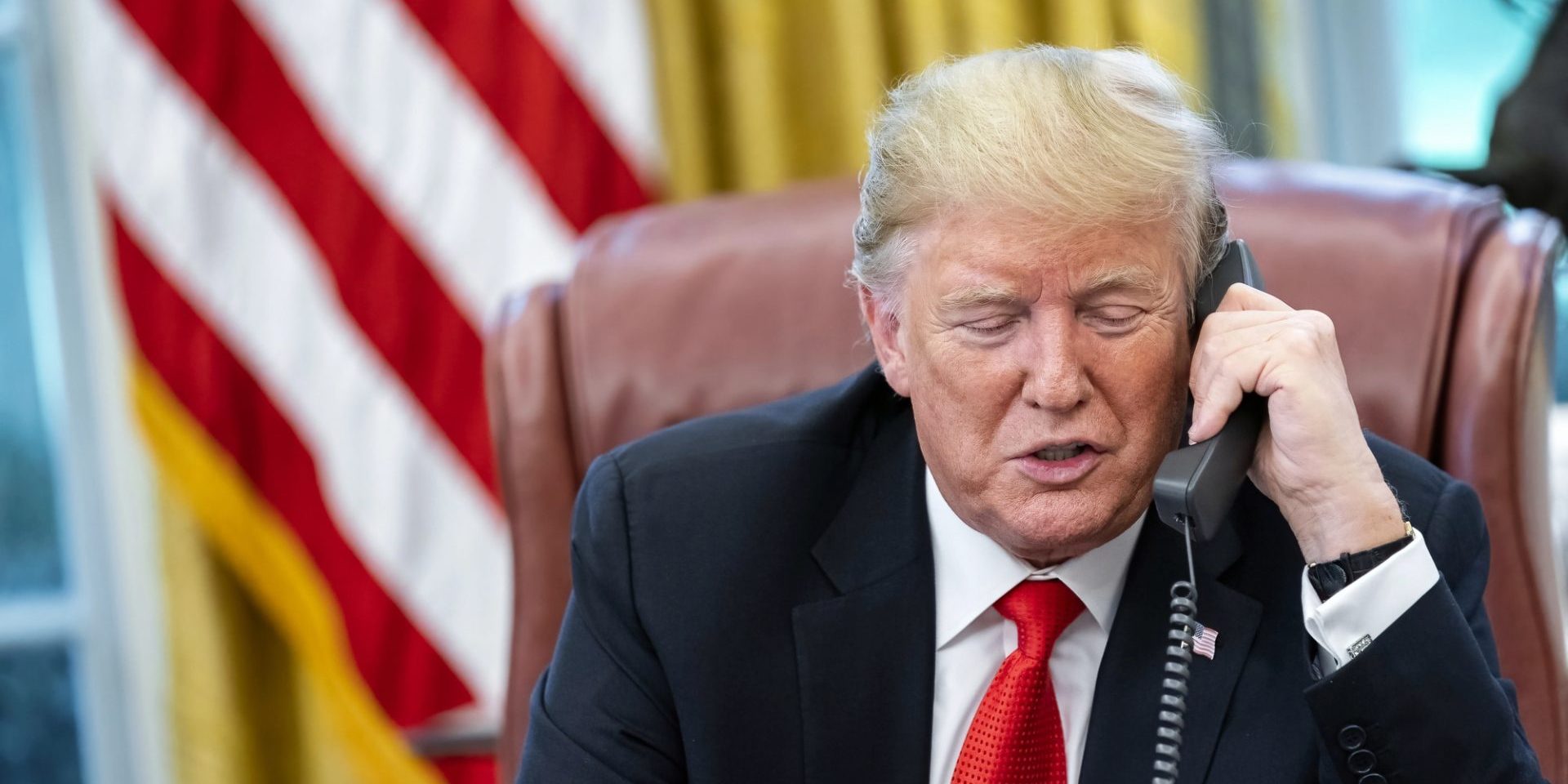 Washington D.C., USA - September 4 2019: Close-up waist-up portrait shot of Donald Trump speaking on the phone sitting in a chair in the Oval Office of the White House — Photo by Tennessee/Deposit Photos