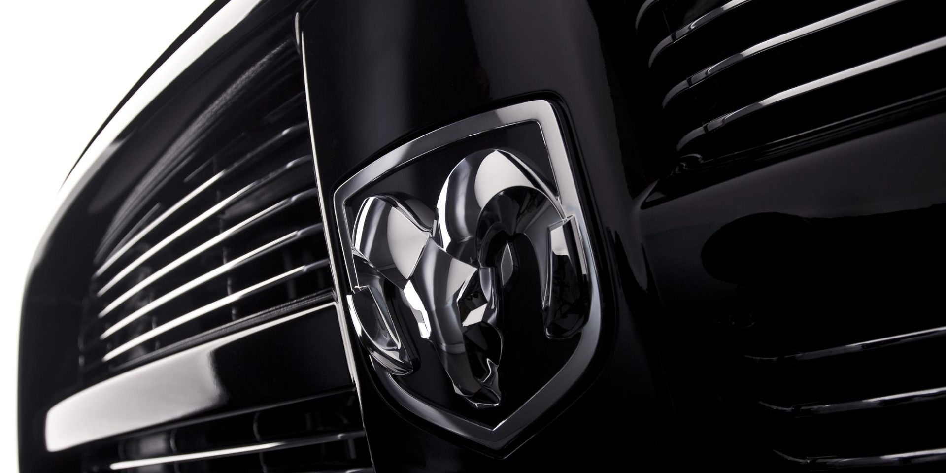 Chrome ram logo close up — Photo by tanel