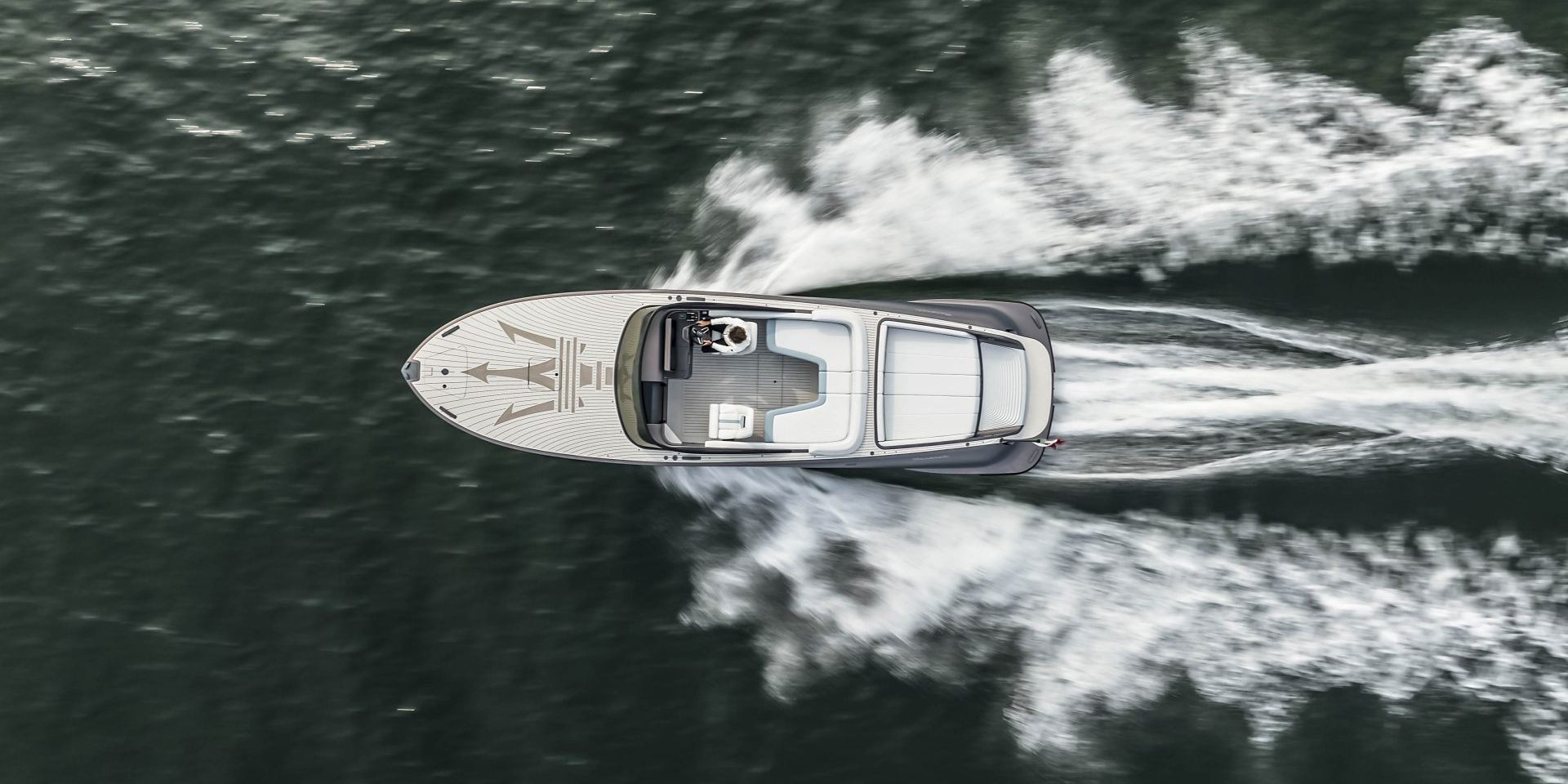 MaseratiTRIDENTEluxuryall-electricpowerboatatLakeMaggiore(1)