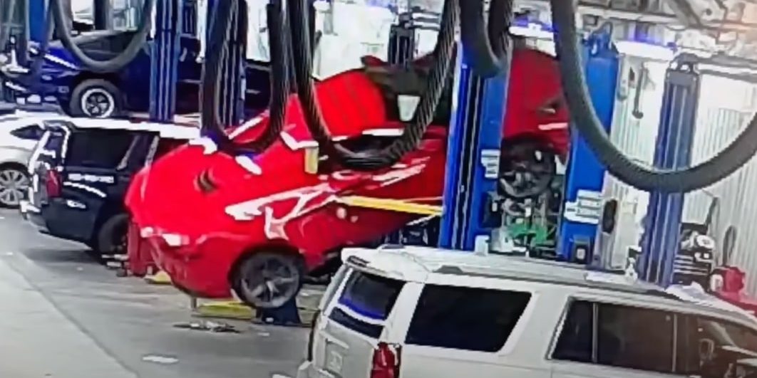 Watch a Chevrolet Corvette Z06 fall off the lift at a dealer