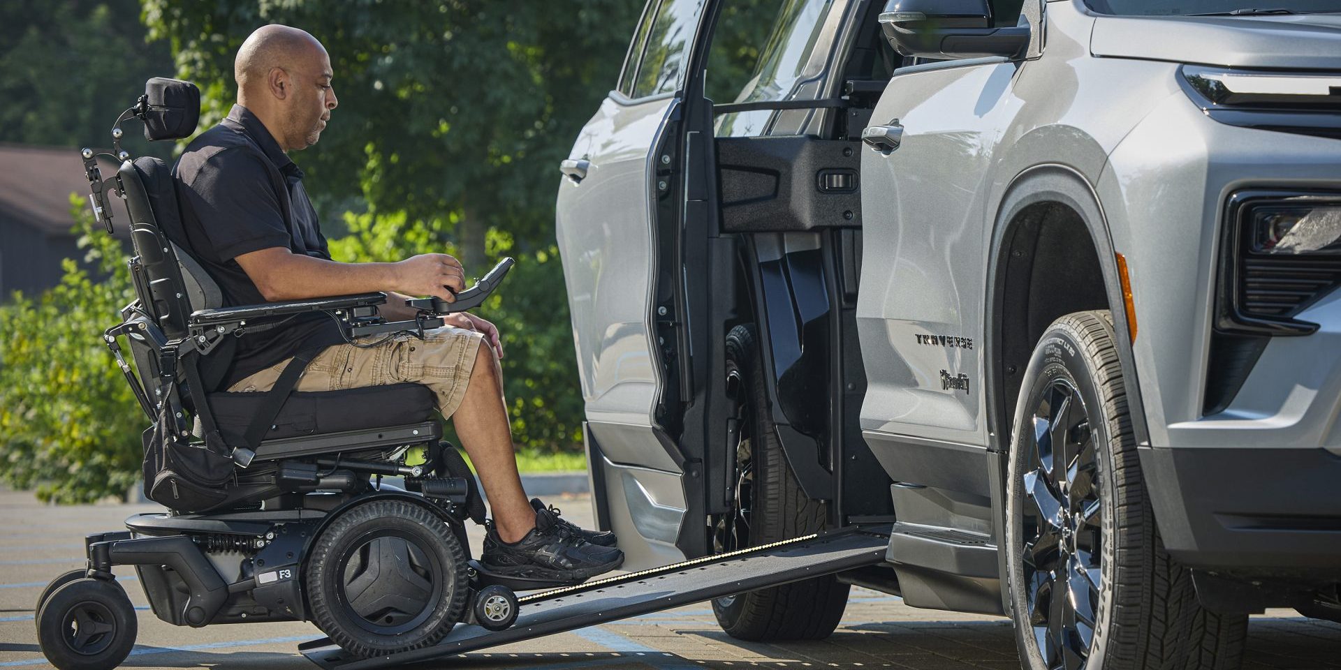 Side entry ramp on BraunAbility Traverse. Preproduction model shown, actual production model may vary.