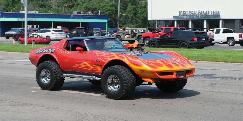 Woodward Dream Cruise 2003: Mega gallery of classics, off-roaders and more