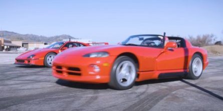 Dodge Viper Drag Races Ferrari F40 Before Acura NSX Joins The Fun
