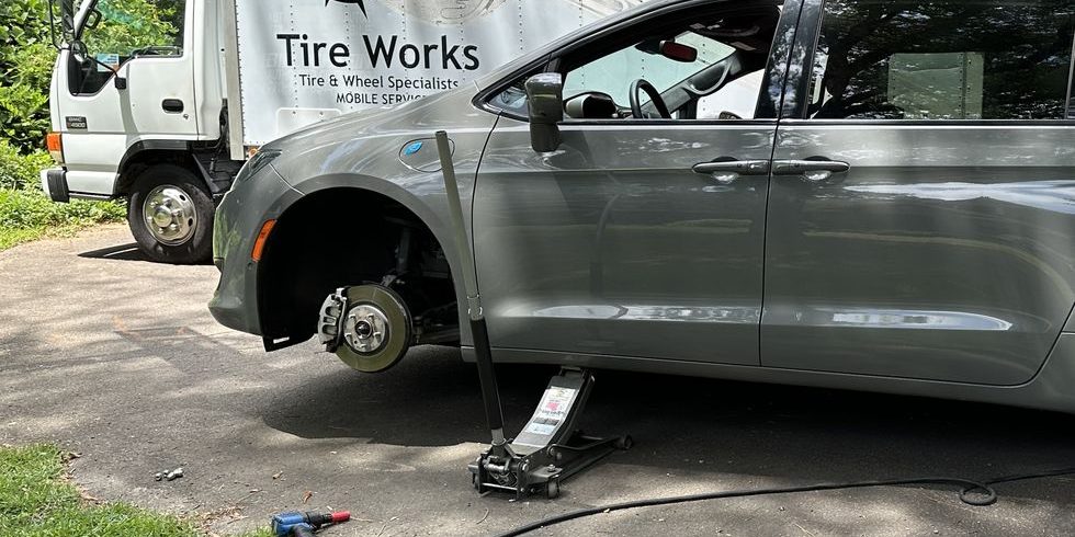Ezra Dyer: I Tried Mobile Tire Installation, and It Rules