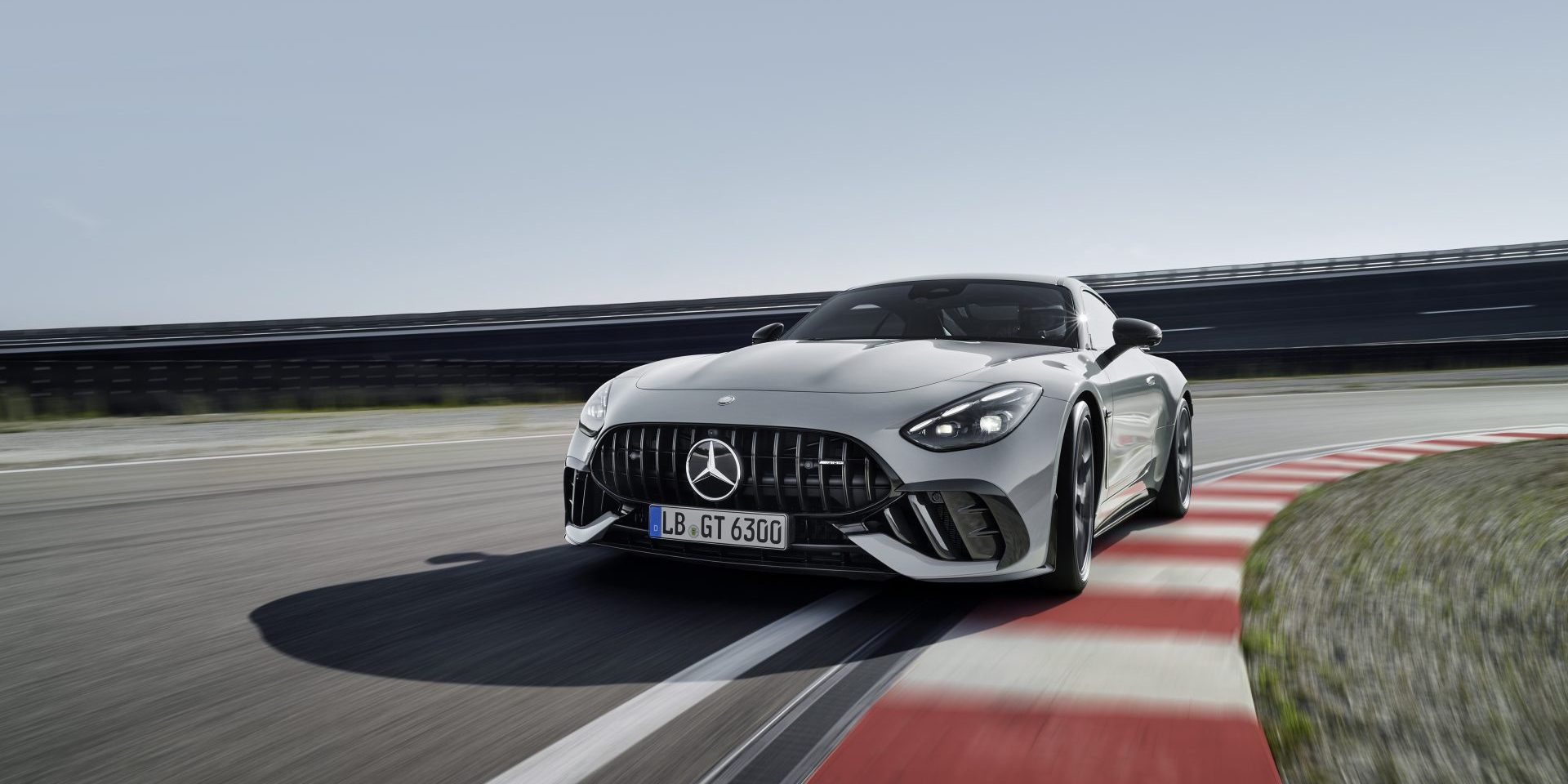 Mercedes-AMG GT 63 PRO 4MATIC+ | vorläufige Angaben, Energieverbrauch kombiniert: 14,1 l/100 km | CO2-Emissionen kombiniert: 319 g/km | CO2-Klasse: G), MANUFAKTUR alpingrau uni, Leder Nappa/Mikrofaser MICROCUT schwarz, MANUFAKTUR Innenhimmel Mikrofaser MICROCUT schwarz;vorläufige Angaben, Energieverbrauch kombiniert: 14,1 l/100 km | CO2-Emissionen kombiniert: 319 g/km | CO2-Klasse: G

Mercedes-AMG GT 63 PRO 4MATIC+ | provisional figures; combined energy consumption: 14.1 l/100 km | CO2 emissions combined: 319 g/km | CO2 class: G), MANUFAKTUR alpine grey solide, Nappa leather/MICROCUT microfibre black, MANUFAKTUR roof liner in black MICROCUT microfibre;provisional figures; combined energy consumption: 14.1 l/100 km | CO2 emissions combined: 319 g/km | CO2 class: G