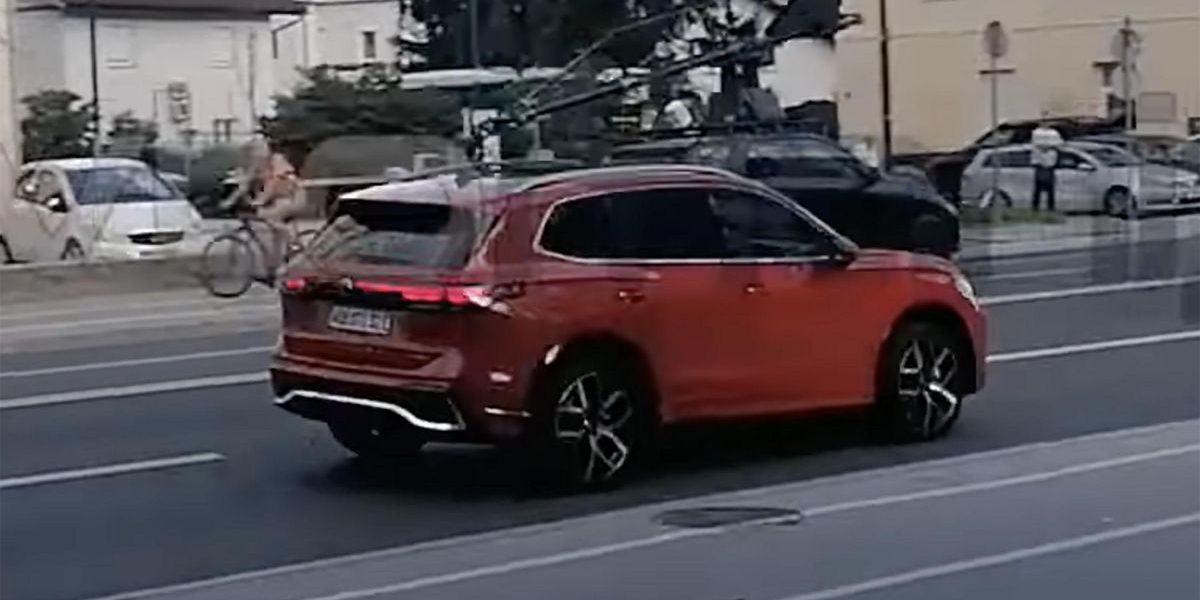 2024 Volkswagen Tiguan filmed undisguised during ad shoot